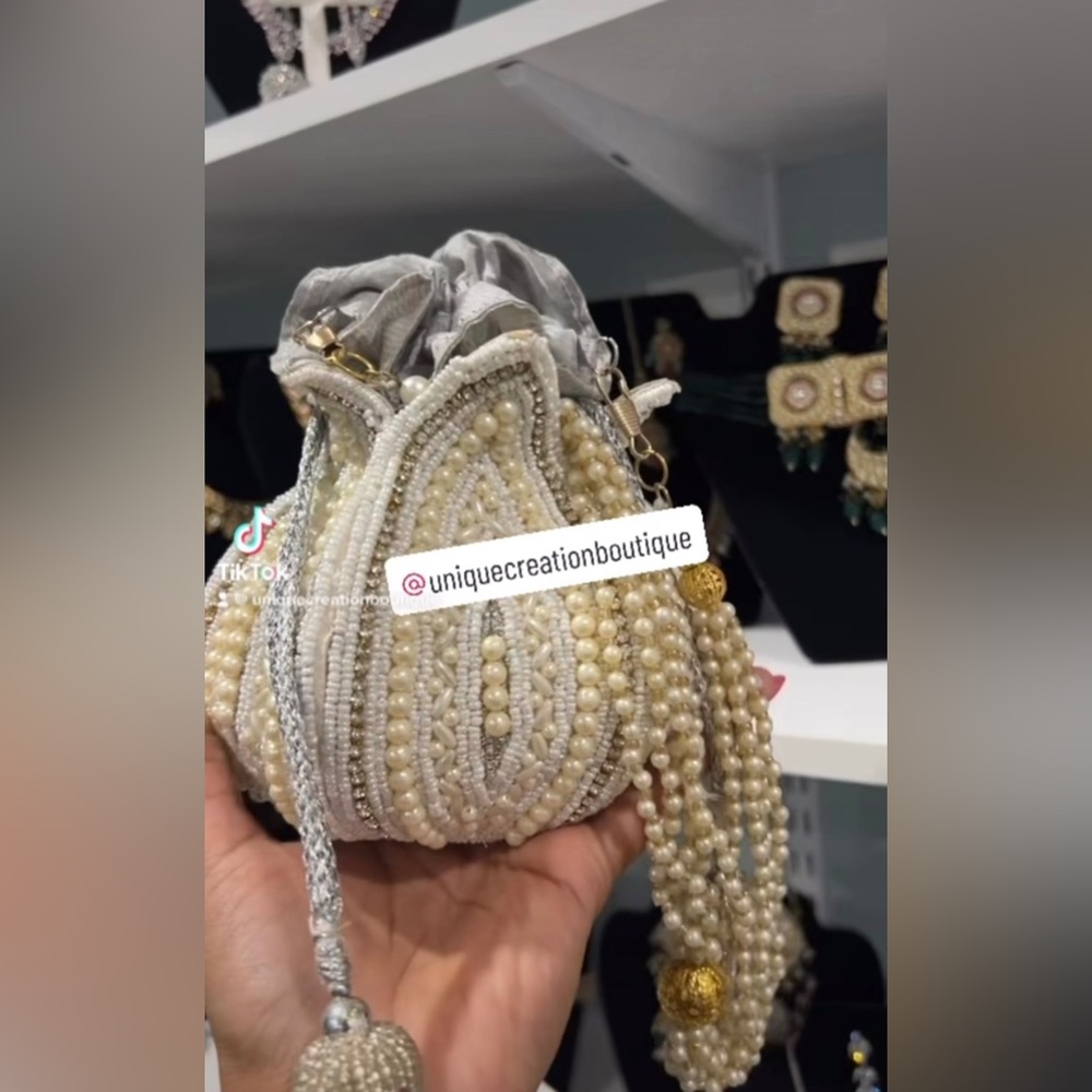 Clutch (potly bag )